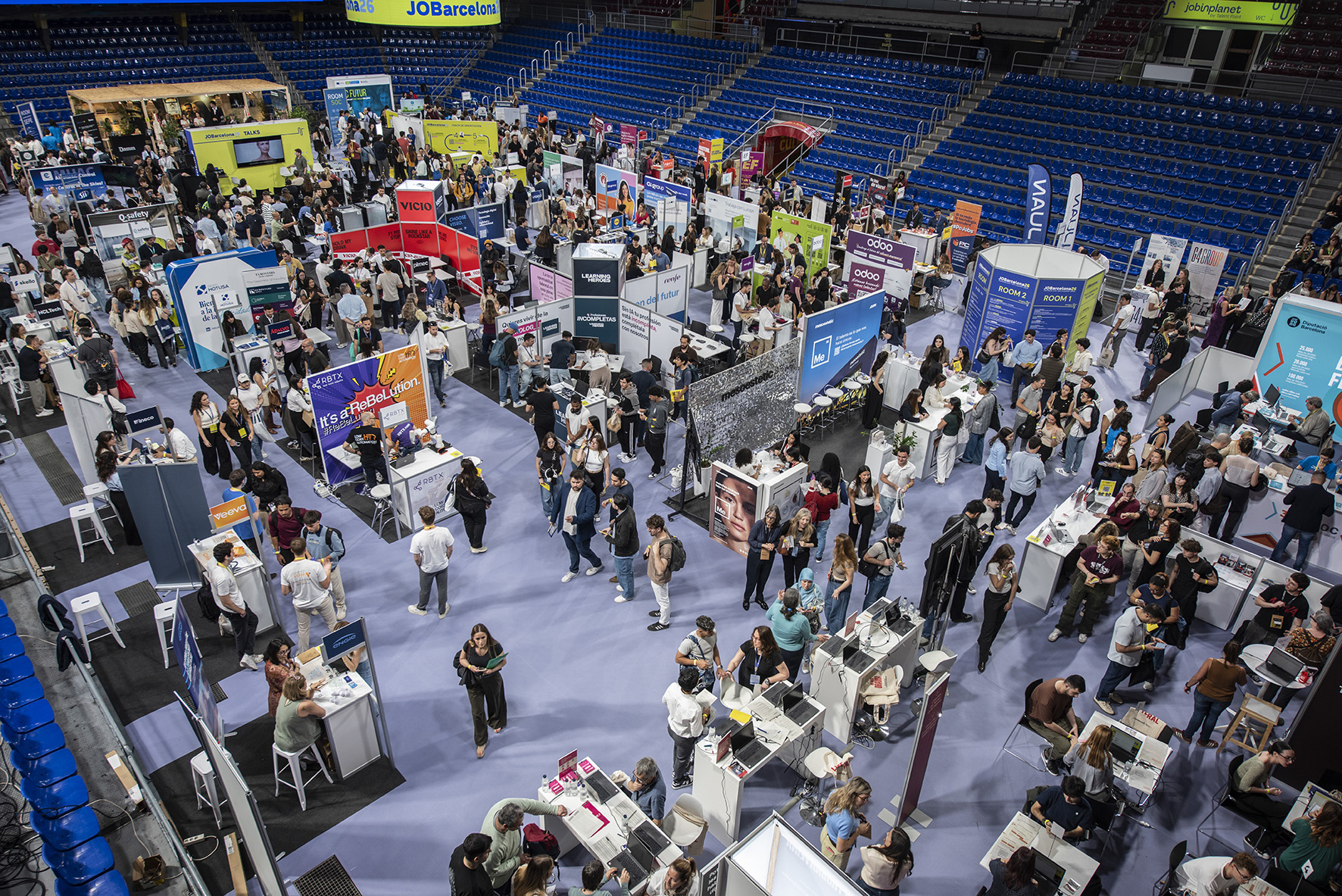 Vista aérea del Palau Blaugrana convertido en feria JOBarcelona